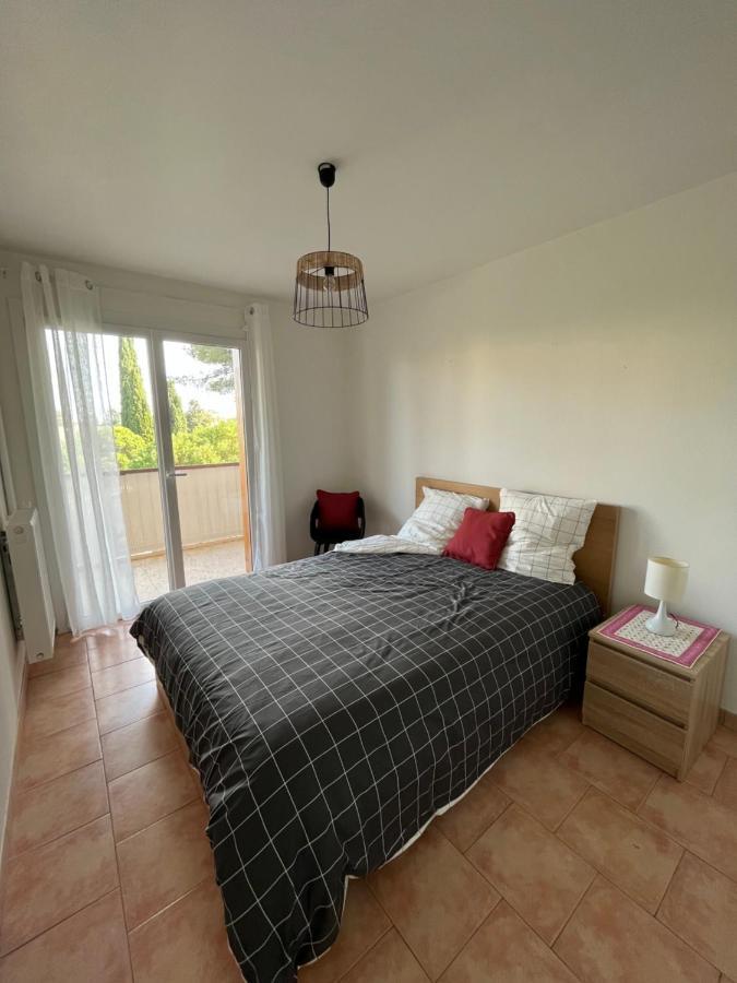 T2 Avec Terrasse & Parking A 5 Min Du Centre, 10 Min Des Plages Hyeres Bagian luar foto