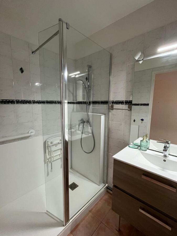 T2 Avec Terrasse & Parking A 5 Min Du Centre, 10 Min Des Plages Hyeres Bagian luar foto