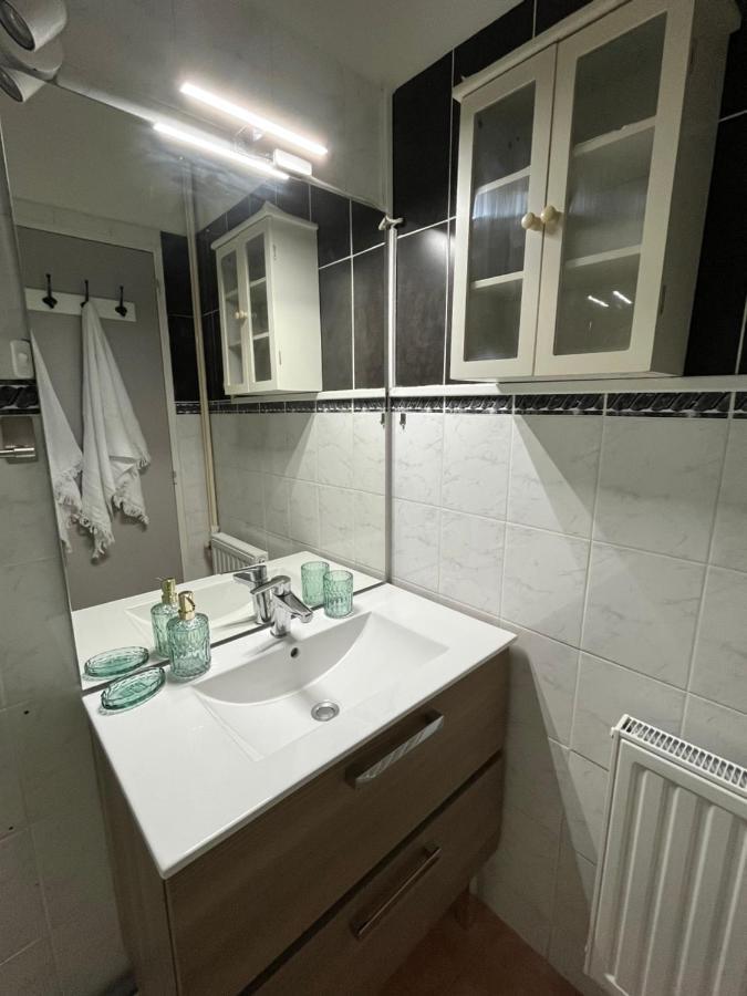 T2 Avec Terrasse & Parking A 5 Min Du Centre, 10 Min Des Plages Hyeres Bagian luar foto