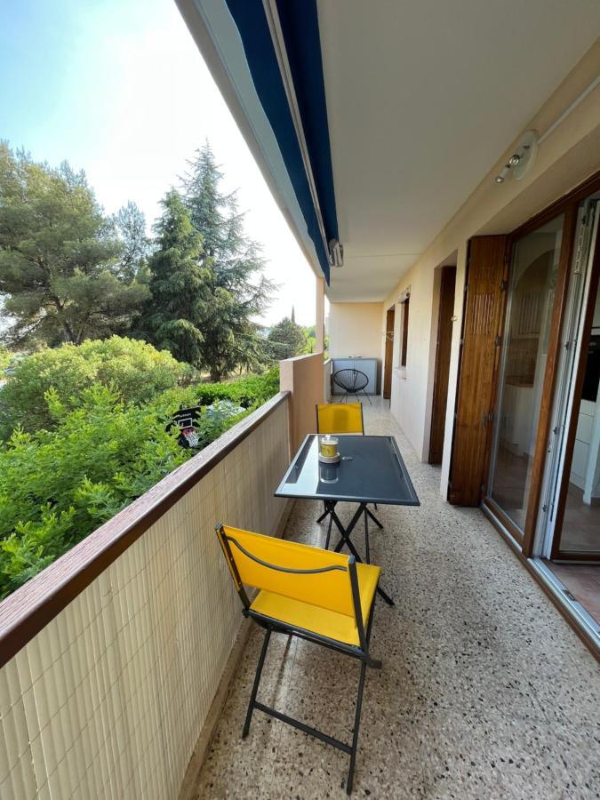 T2 Avec Terrasse & Parking A 5 Min Du Centre, 10 Min Des Plages Hyeres Bagian luar foto
