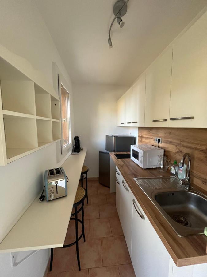 T2 Avec Terrasse & Parking A 5 Min Du Centre, 10 Min Des Plages Hyeres Bagian luar foto
